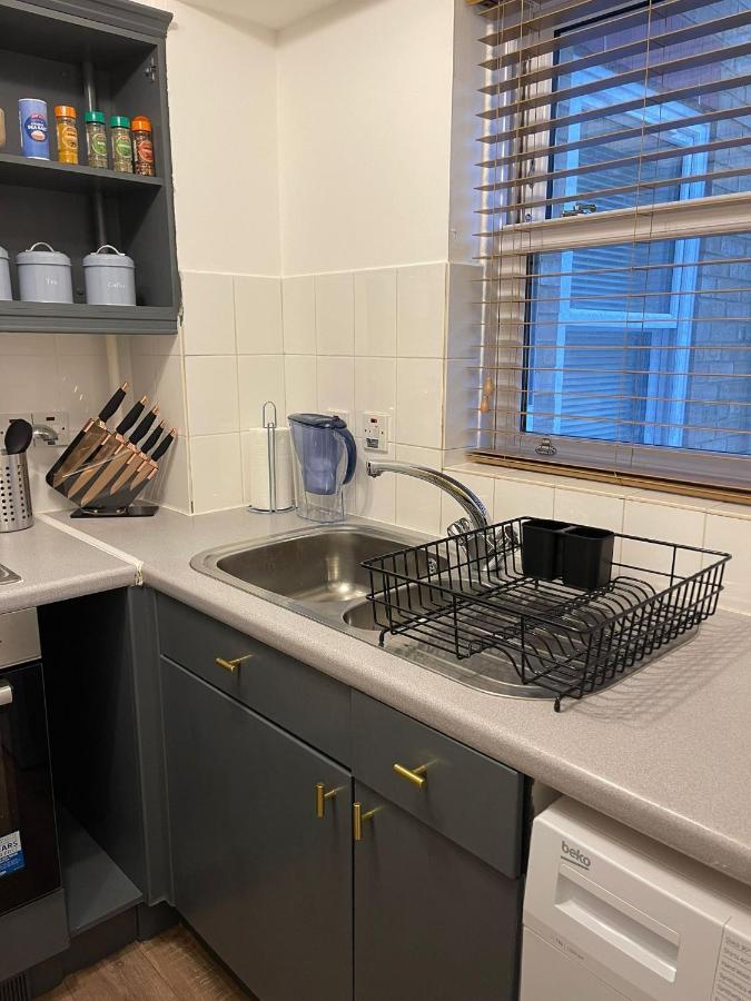 Stunning Studio Flat - Free Parking - 3 Min From Sutton Station Apartment Exterior foto