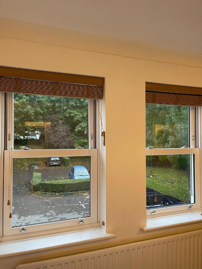 Stunning Studio Flat - Free Parking - 3 Min From Sutton Station Apartment Exterior foto